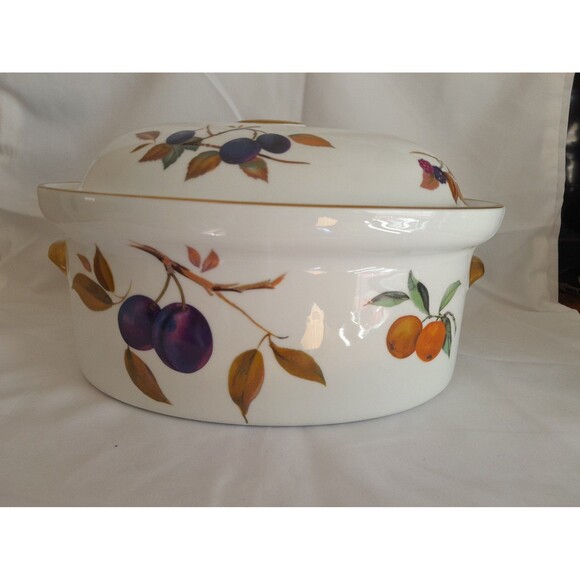 Royal Worcester Evesham Oval Casserole dish with lid - Picture 1 of 6